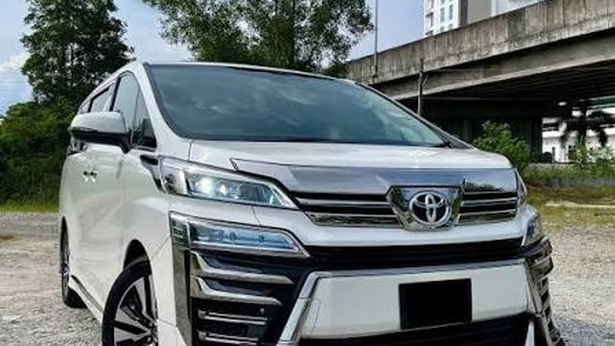 Toyota Vellfire available for rental in Kuching