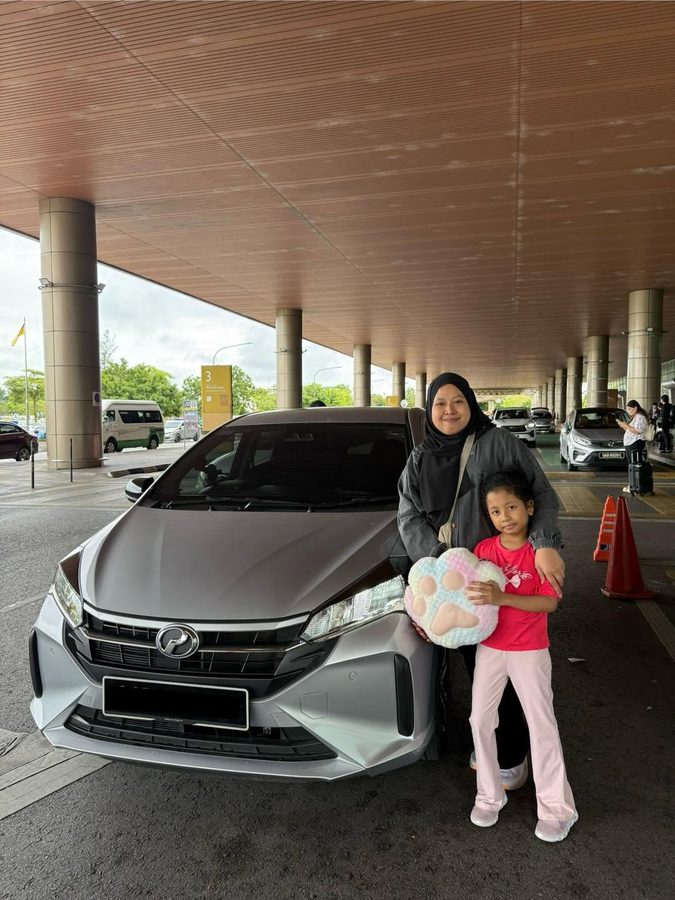 Happy Car&Go customer at vehicle return
