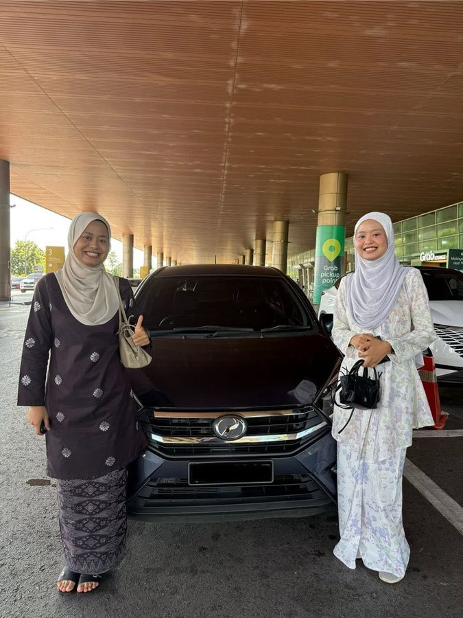 Happy Car&Go customer at vehicle return